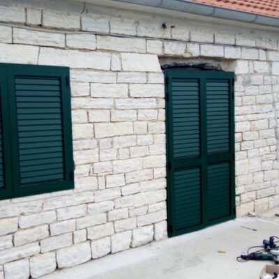 ALUMINIJSKA GRILJA JEDNOKRILNA 50×50 – NAJJEFTNIJE U HRVATSKOJ