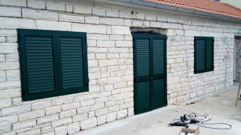 ALUMINIJSKA GRILJA JEDNOKRILNA 50×50 – NAJJEFTNIJE U HRVATSKOJ
