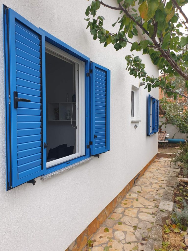 plave fasadne grilje