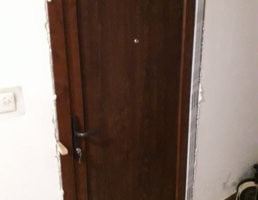 Ulazna Vrata za stan pvc salamander bluEvo 82 Orah sa špijunkom