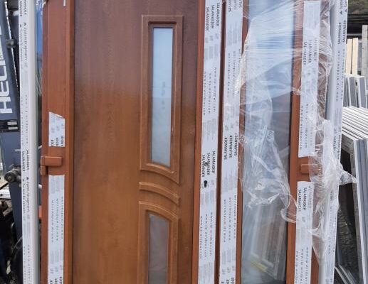 dvokrilna ulazna vrata za kući pvc salamander bluEvo 82 zlatni hrast sa dekorativnim panelom