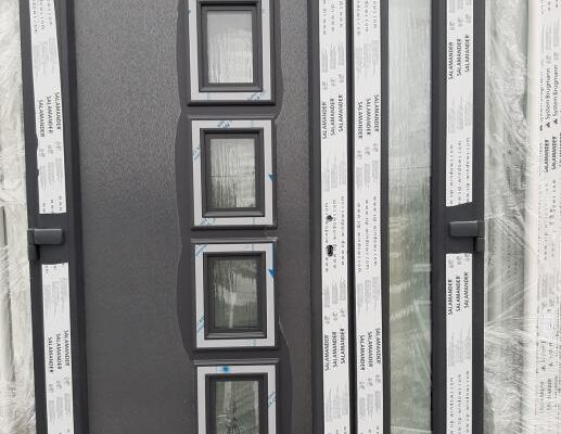 pvc ulazna vrata sa ukrasnim panelom za kuću - antracit - Salamander bluEvo 82